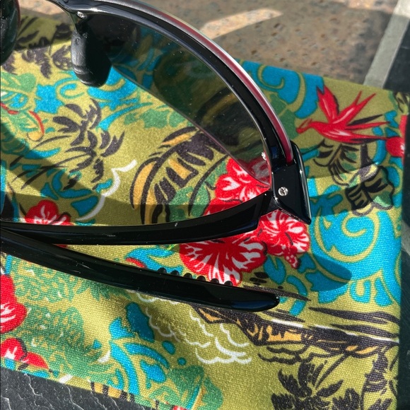 Maui Jim Makaha MJ-405-02 Polarized Sunglasses - Picture 12 of 16